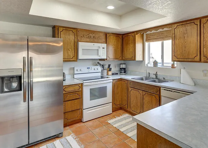 Swim, Grill & Chill: Havasu Getaway Holiday home
